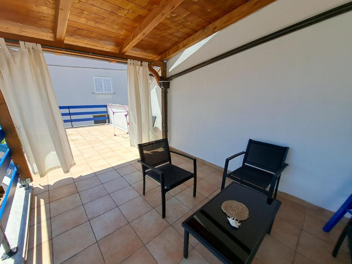 Family Apartment In Center Of Murter Eksteriør bilde